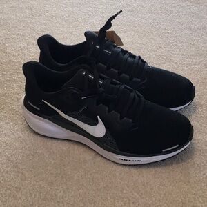 Nike Black and White Lightweight Running Sneakers